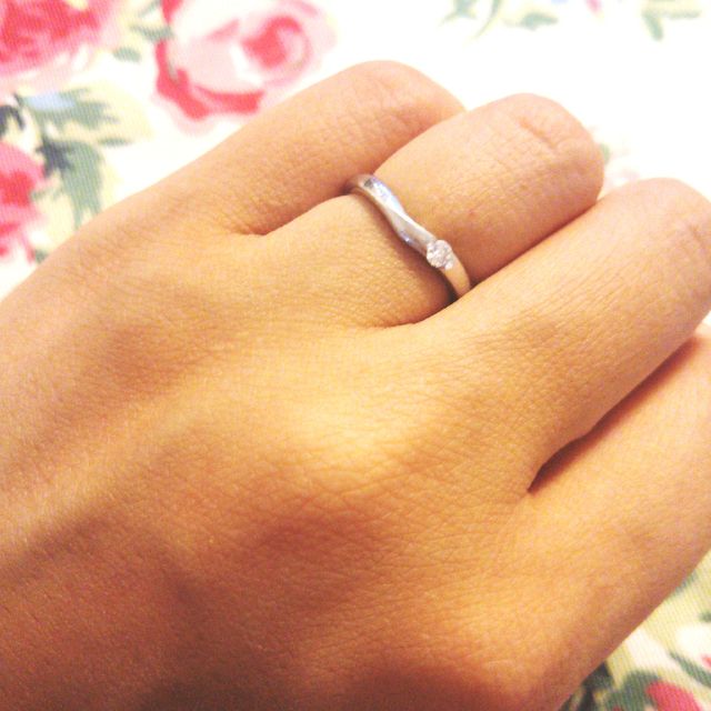 【TRECENTI(トレセンテ)の口コミ】 結婚指輪にもダイヤがついていてほしかったので、こちらのリングに致しま…