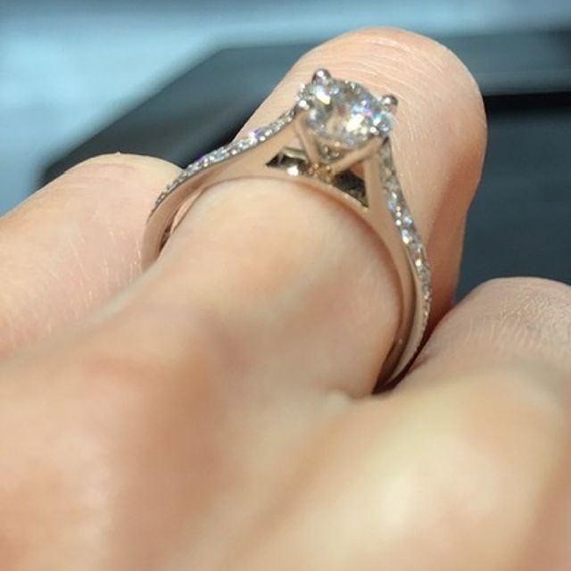 【ヴァン クリーフ＆アーペル(Van Cleef & Arpels)の口コミ】 さすが外資系、好みのボリュームのあるリング部分がダイヤモンドの大きさ…