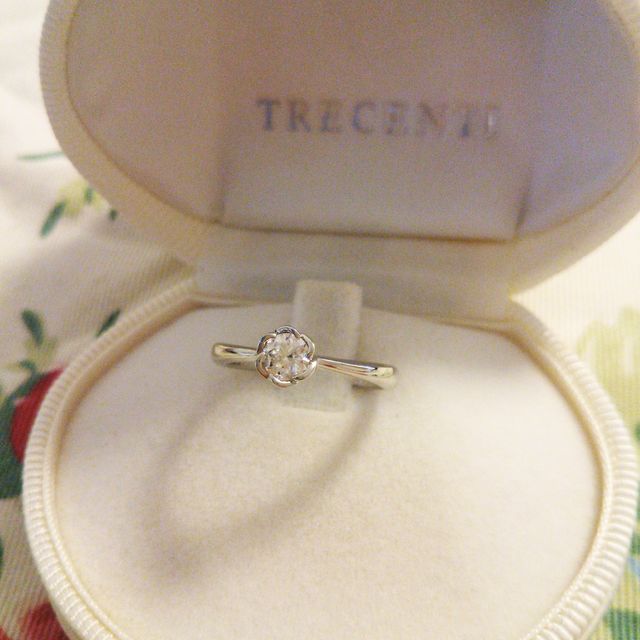 【TRECENTI(トレセンテ)の口コミ】 雑誌でお花のモチーフが大きく目立つ見た目に一目ぼれし、決めました。
直…