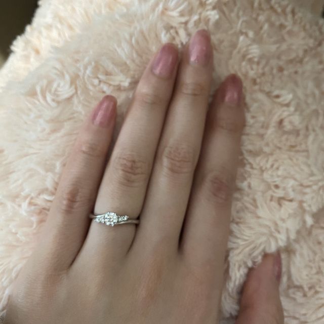 【ラザール ダイヤモンド(LAZARE DIAMOND)の口コミ】 まずは輝きです。他に三つほど見に行き、そのうちら三大カッターズブラン…