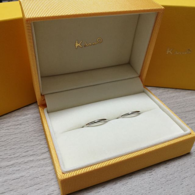 【ケイウノ ブライダル(K.UNO BRIDAL)の口コミ】 ねじれや、宝石でごつごつしているものよりも、シンプルなデザインで着け…