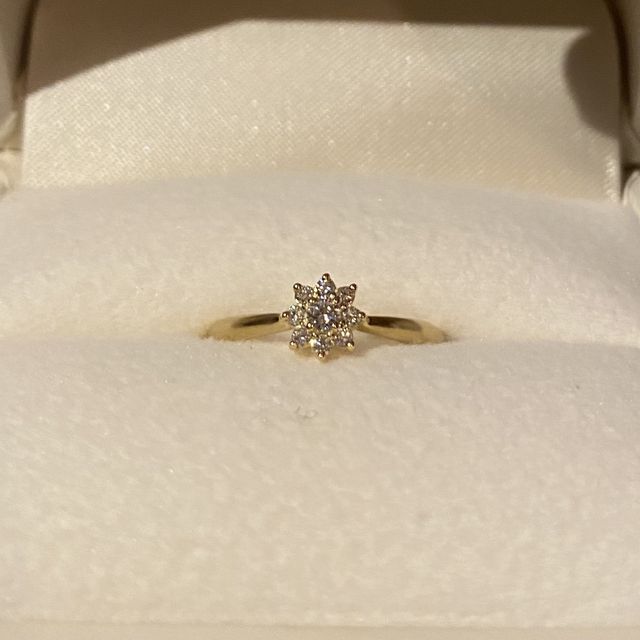 【CRAFY(クラフィ)の口コミ】 指輪のデザインと手作りが出来るということが決めてです。
デザインについ…