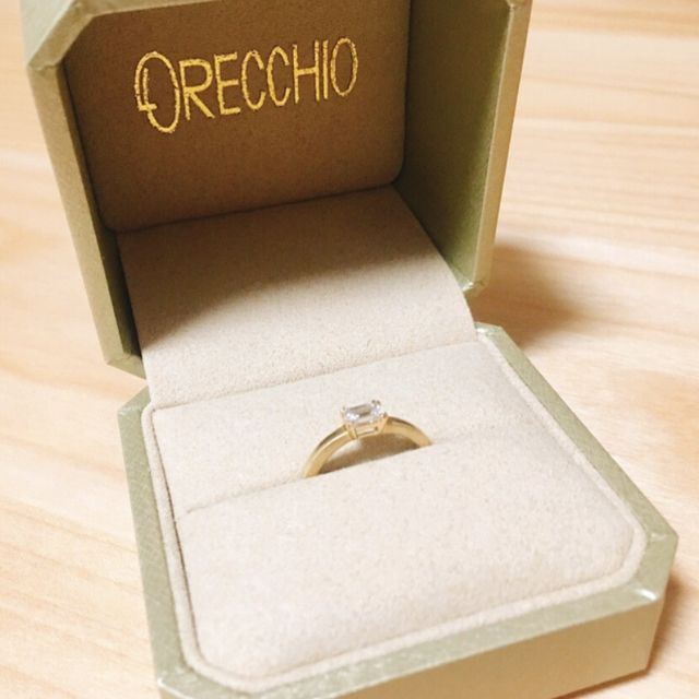 【ORECCHIO(オレッキオ)の口コミ】 四角いダイヤモンド(エメラルドカット)に惹かれました。あまりゴツゴツし…