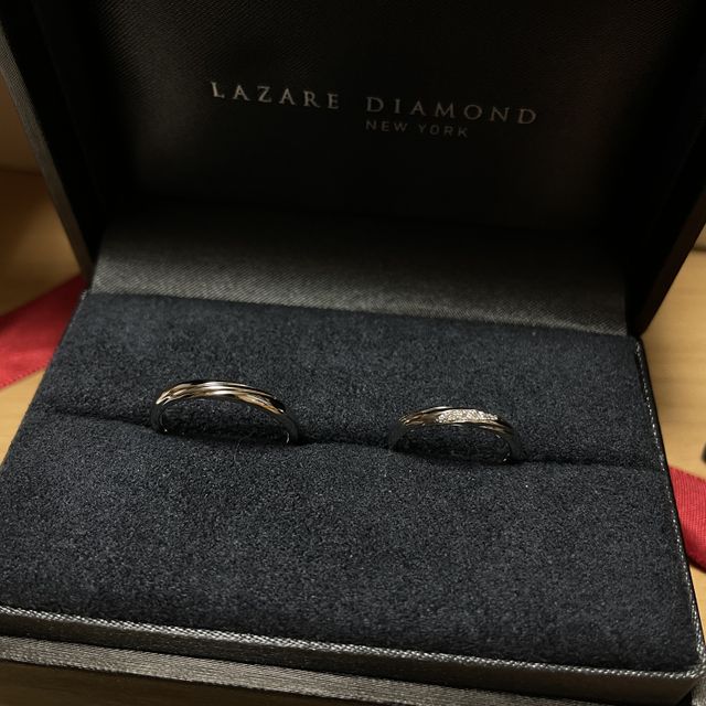 【ラザール ダイヤモンド(LAZARE DIAMOND)の口コミ】 婚約指輪も購入しましたが、重ね付けしてもストレートで邪魔しない可愛い…
