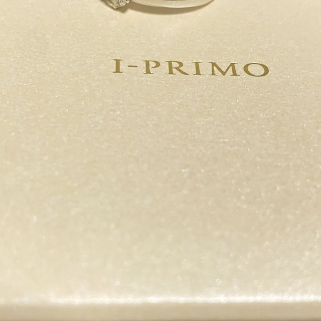 【アイプリモ(I-PRIMO)の口コミ】 デザインが可愛くて彼女が大満足だったため。
ダイヤモンドがキラキラして…