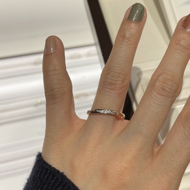 【俄(にわか)の口コミ】 ピンクゴールドとプラチナの2色で動きがあってデザインが素敵でした！！
…