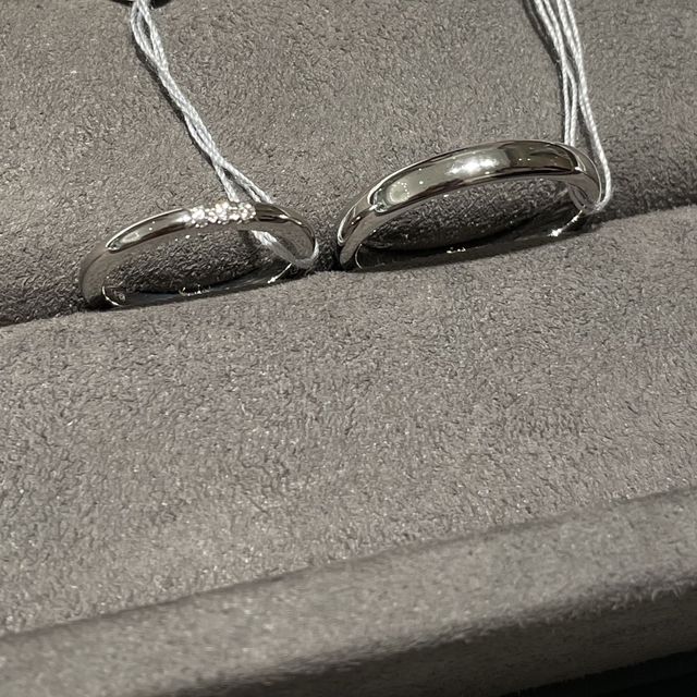 【ティファニー(Tiffany & Co.)の口コミ】 指輪はとてもシンプルです！！
ダイヤがあるので、結婚指輪単独で付けてい…