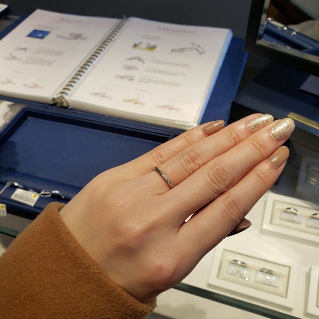 【銀座ダイヤモンドシライシの口コミ】 つけ心地がとてもよくてデザインも気に入りました。
ストレートラインなの…