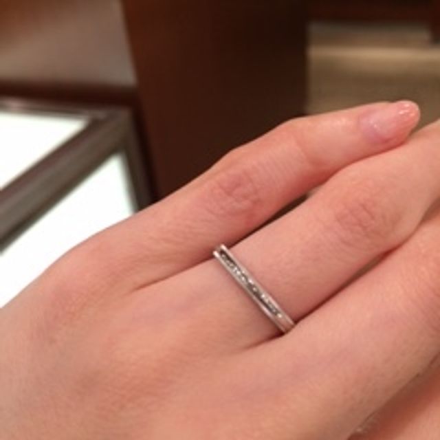 【ティファニー(Tiffany & Co.)の口コミ】 結婚指輪はシンプルで飽きのこないデザインのものが希望でした。
また、石…