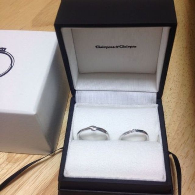 【Galopine & Galopin(ガロピーネガロパン)の口コミ】 指輪の形がストレートではなく波型になっているものが欲しくて、色々試し…