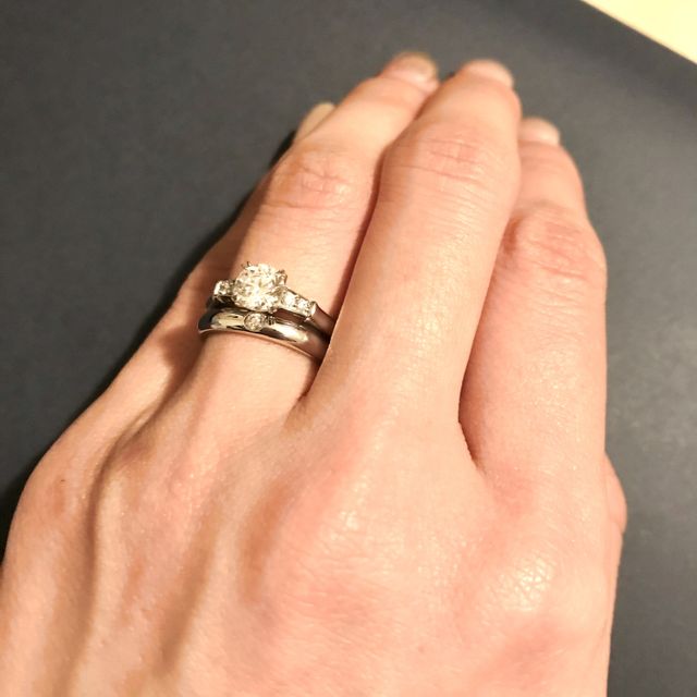 【ハリー・ウィンストン(Harry Winston)の口コミ】 彼からのプロポーズの際にサプライズで婚約指輪をいただきました。

婚約…