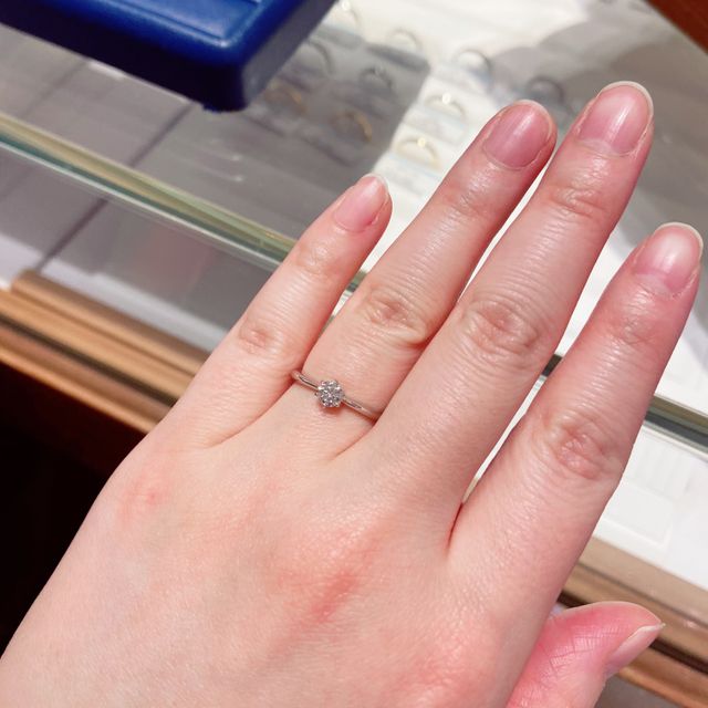 【銀座ダイヤモンドシライシの口コミ】 最初はウェーブタイプのリングを探していましたが、いざ試着してみるとし…