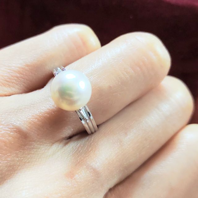 【三越の口コミ】 婚約指輪と聞くとダイヤモンドが王道ですが、パールも美しいと思い試着さ…