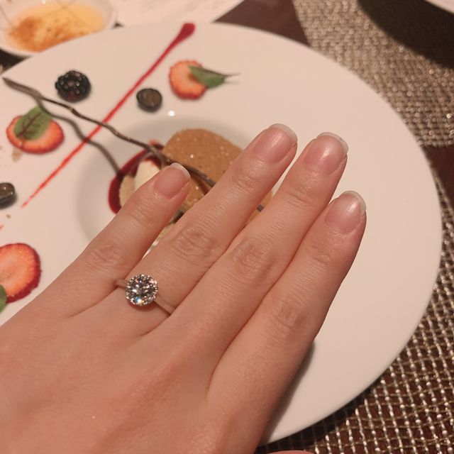 【ラザール ダイヤモンド(LAZARE DIAMOND)の口コミ】 銀座中の宝石店を巡り、指輪探しをしました。ダイヤの輝きやデザインなど…