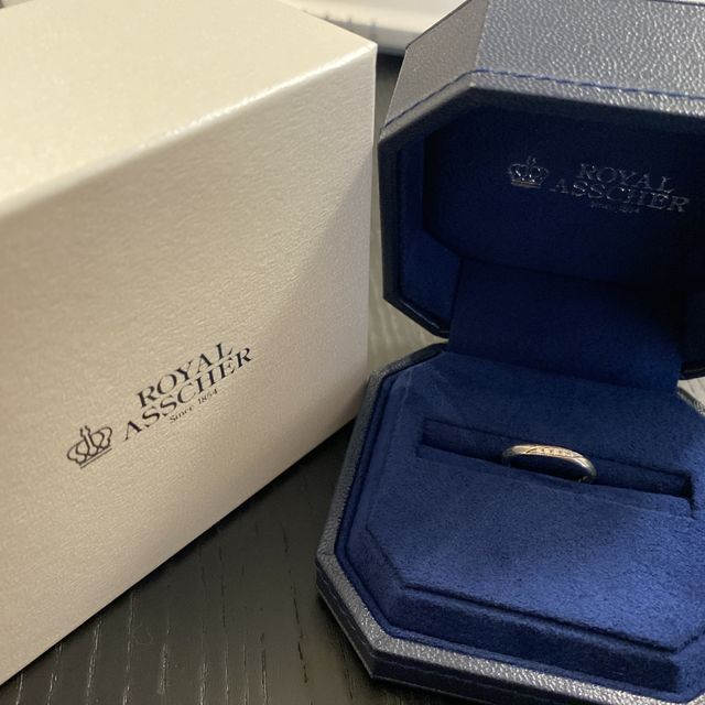 【ROYAL ASSCHER(ロイヤル・アッシャー)の口コミ】 結婚指輪はダイヤが入っているものが良いと思って探していましたが、なか…