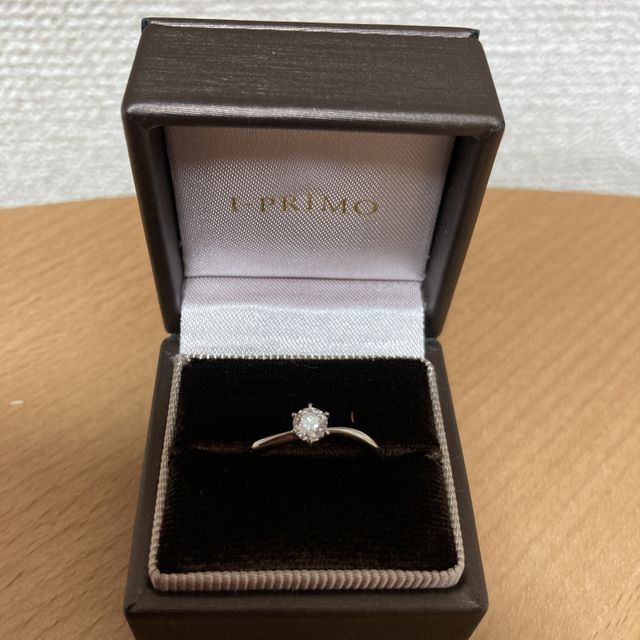 【アイプリモ(I-PRIMO)の口コミ】 旦那さんが選んでくれました。
ダイヤの大きさから形、リングの太さやデザ…