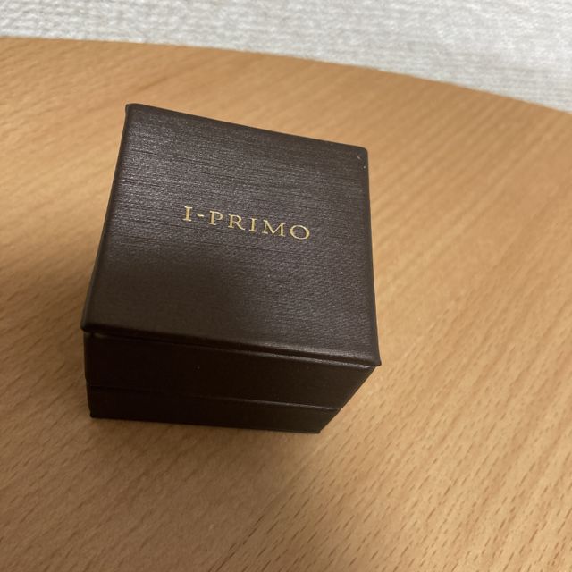 【アイプリモ(I-PRIMO)の口コミ】 旦那さんが選んでくれました。
ダイヤの大きさから形、リングの太さやデザ…