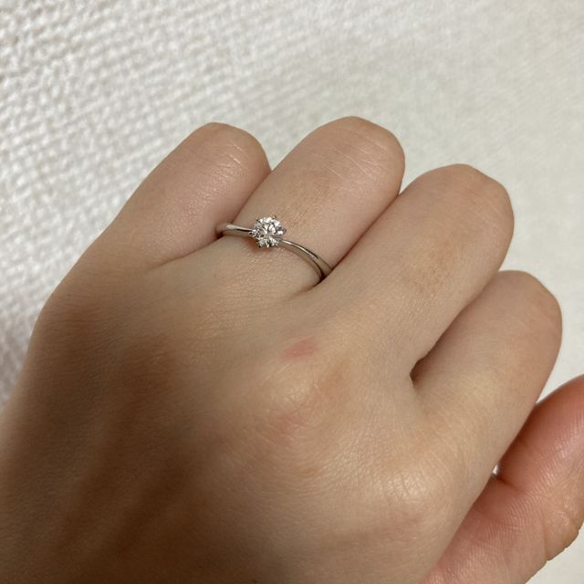 【アイプリモ(I-PRIMO)の口コミ】 旦那さんが選んでくれました。
ダイヤの大きさから形、リングの太さやデザ…