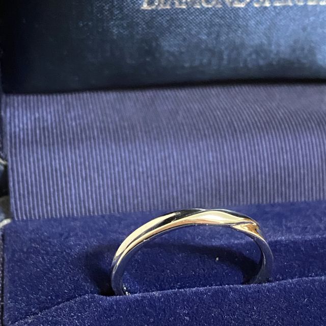 【銀座ダイヤモンドシライシの口コミ】 最初は彼女と同じデザインにしようと思っていましたが、色々と試着させて…