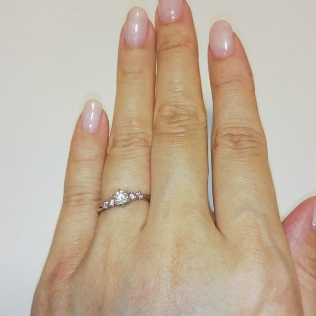 【LUCIE(ルシエ)の口コミ】 いいなと思うデザインのリングが多かったので見に行きました。
迷う私に、…