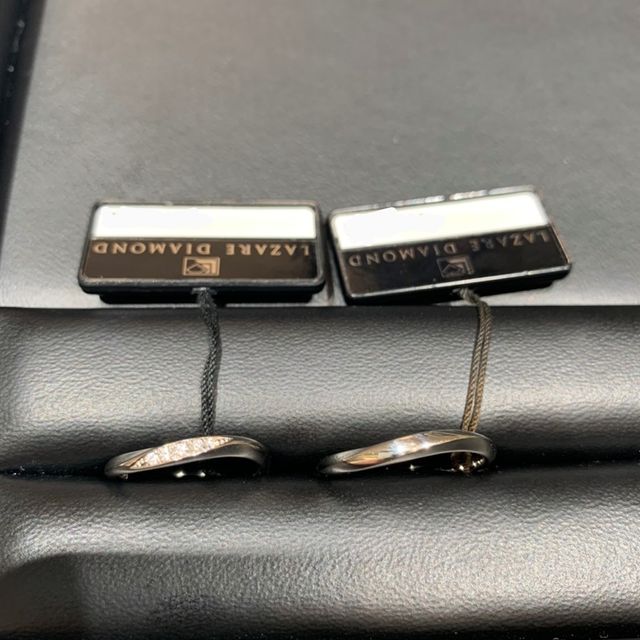 【ラザール ダイヤモンド(LAZARE DIAMOND)の口コミ】 ウェーブタイプの指輪が多く、着用時に指が細く長く綺麗に見えるデザイン…