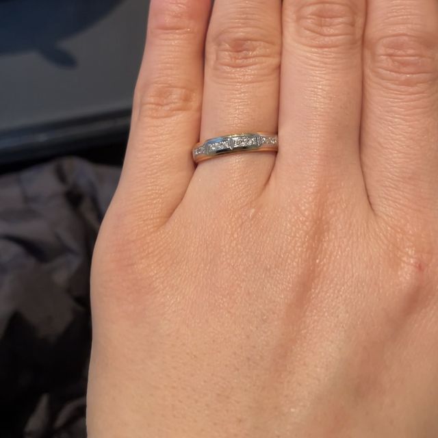 【エクセルコダイヤモンド(EXELCO DIAMOND)の口コミ】 とっても気に入りました。
特に彼の方が笑

シンプルだけどデザインがあり…