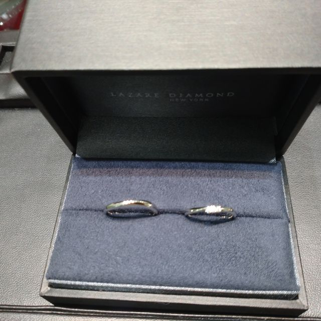 【ラザール ダイヤモンド(LAZARE DIAMOND)の口コミ】 デザインが気に入りました。私の指に合うウェーブ感と、シンプルなのに華…