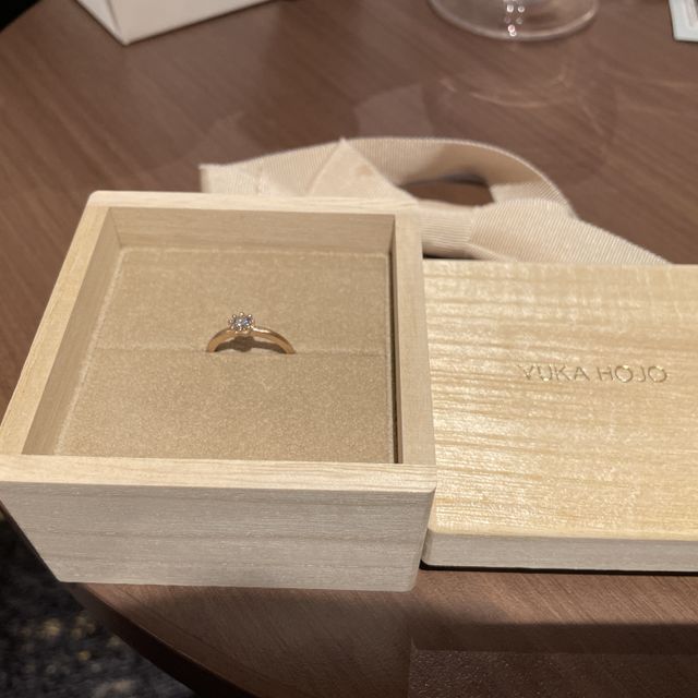 【YUKA HOJO(ユカホウジョウ)の口コミ】 爪のデザインが他にはないカタチで、ダイヤモンドの良さを活かしつつ、主…