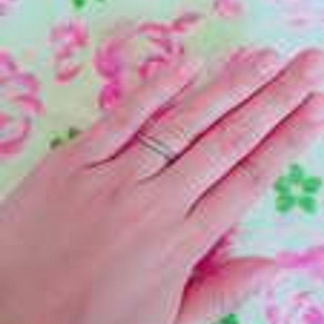 【4℃ BRIDAL(ヨンドシーブライダル)の口コミ】 当時仕事をしていたので、あまり派手でないものが良かったのですが、タイ…