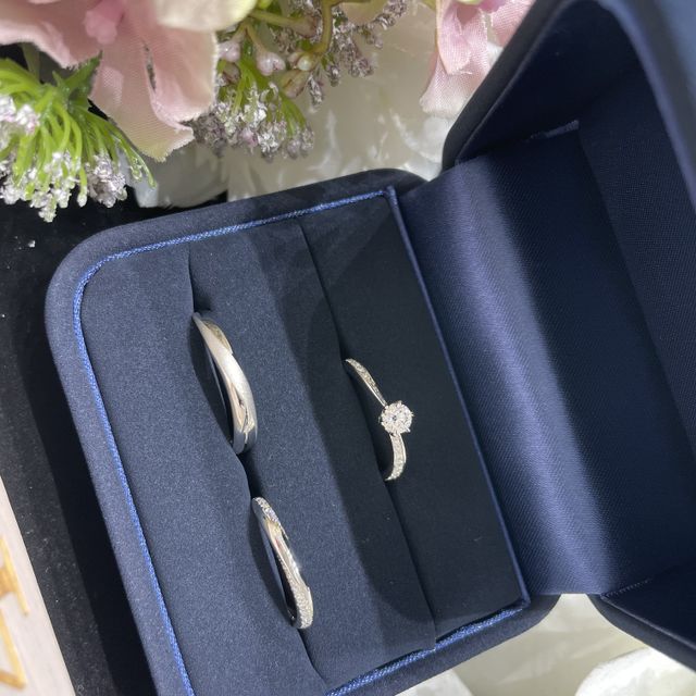 【4℃ BRIDAL(ヨンドシーブライダル)の口コミ】 婚約指輪を日常から着けるのが昔からの憧れだったため、結婚指輪との相性…