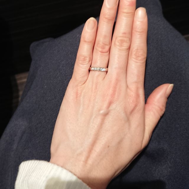 【ラザール ダイヤモンド(LAZARE DIAMOND)の口コミ】 婚約指輪もこちらで購入させて頂きダイヤモンドの輝きがとても綺麗だった…