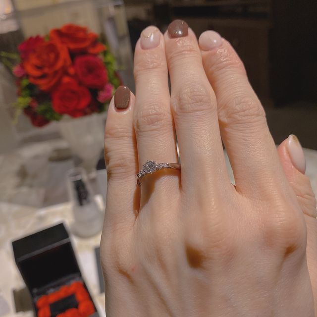 【エクセルコダイヤモンド(EXELCO DIAMOND)の口コミ】 輝き具合が他店と比べて一番良く、婚約指輪のローズボックスもとてもお洒…