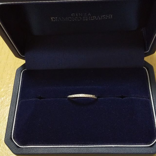 【銀座ダイヤモンドシライシの口コミ】 細身で指が細く見えそうだったのと、とにかくデザインがよかった。シンプ…