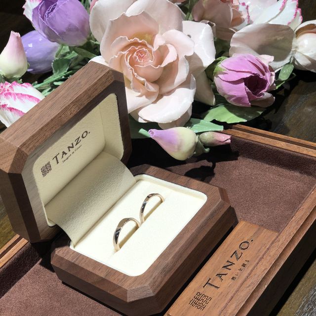 【TANZO.(鍛造指輪)の口コミ】 あまり被らないような和風な感じにしたくて和紙加工にし、刻印も漢字にし…