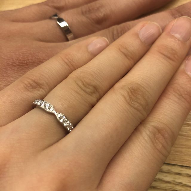 【ショーメ(CHAUMET)の口コミ】 婚約指輪と同じブランドで揃えたいと思い、また婚約指輪と重ね付けできる…