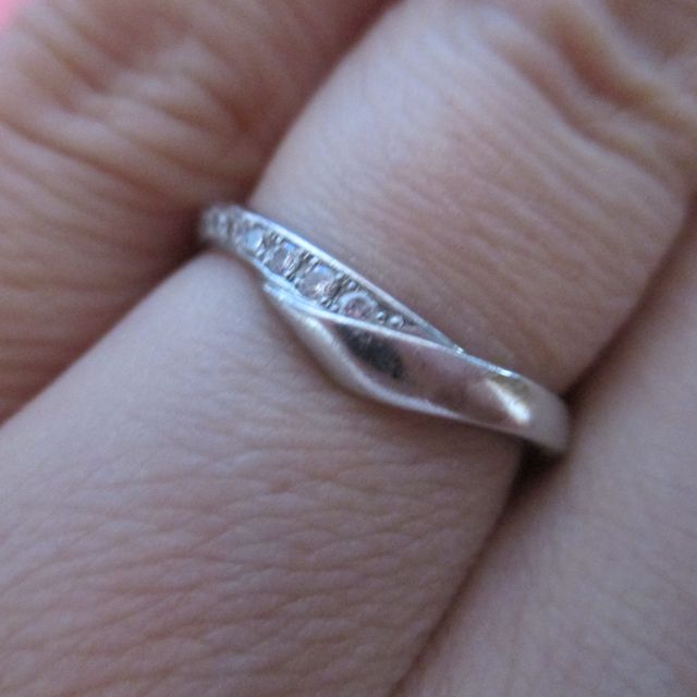 【俄(にわか)の口コミ】 指が細くないのでVラインを探していました。
他のVラインのデザインも探し…