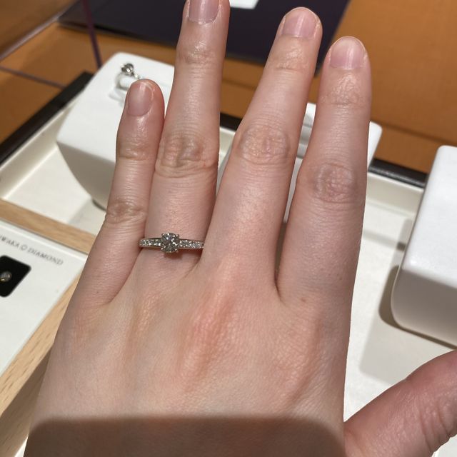 【俄(にわか)の口コミ】 まず俄さんの指輪で驚いたのはどの指輪も指通りが滑らかで指輪をしていて…