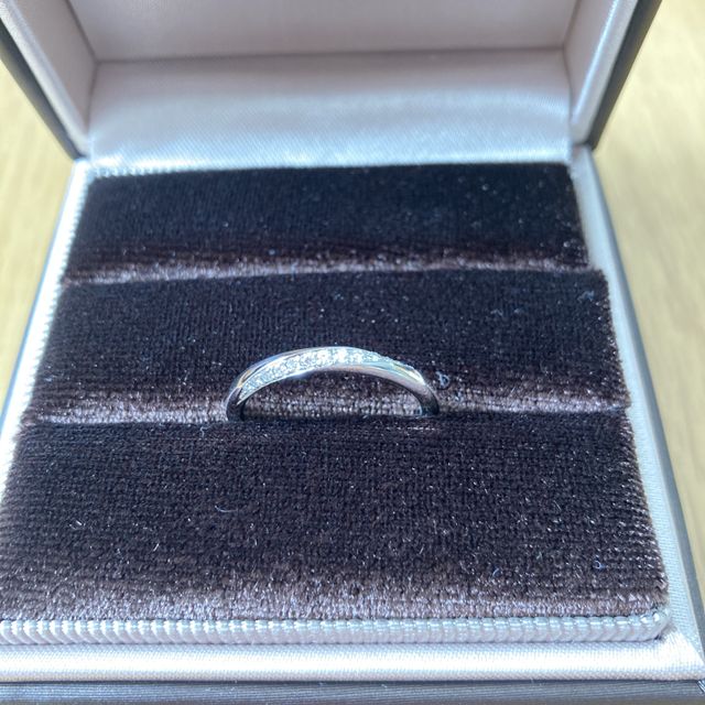 【アイプリモ(I-PRIMO)の口コミ】 太くもなく細くもなく、ちょうど中間の太さを選びました。結婚指輪っぽく…