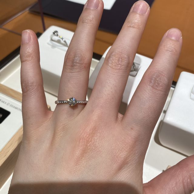 【俄(にわか)の口コミ】 俄さんの素晴らしいところはどの指輪も付け心地がよく滑らかなところです…