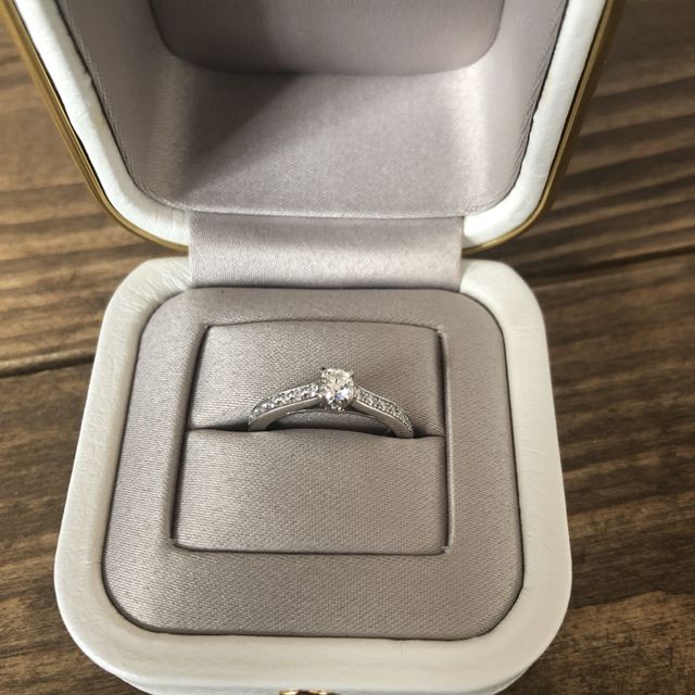 【ブシュロン(BOUCHERON)の口コミ】 結婚を考え始めた時、奥さんが
婚約指輪は自分で選びたいとの事で様々な店…