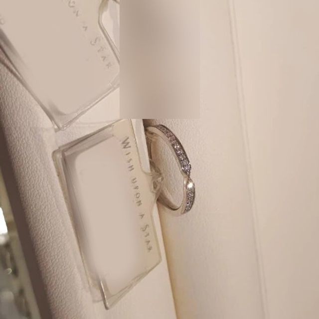 【festaria bijou SOPHIA(フェスタリア ビジュソフィア)の口コミ】 アームデザインが独特で上品でありながらスタイリッシュな印象もあるリン…