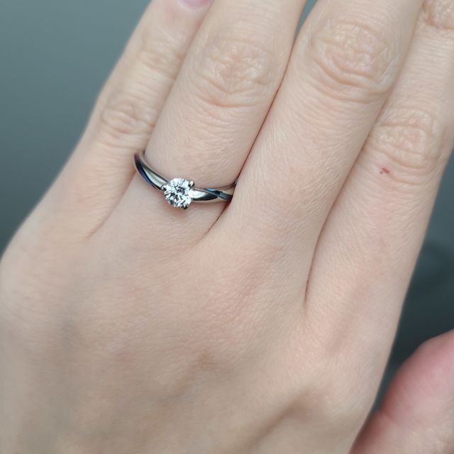 【SORA(ソラ)の口コミ】 色のバリエーションが豊富で発色が綺麗なところ、今後作る結婚指輪と重ね…