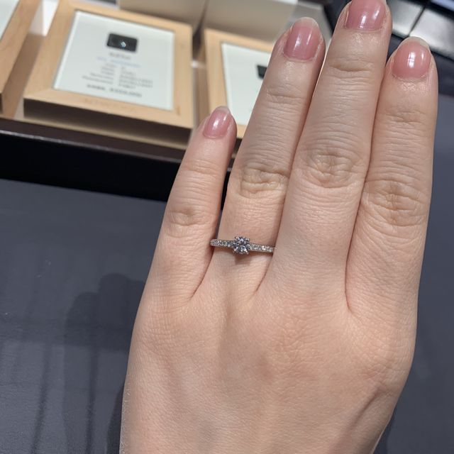 【俄(にわか)の口コミ】 独自のカッティングを施しているらしくとてもキラキラしていて可愛かった…