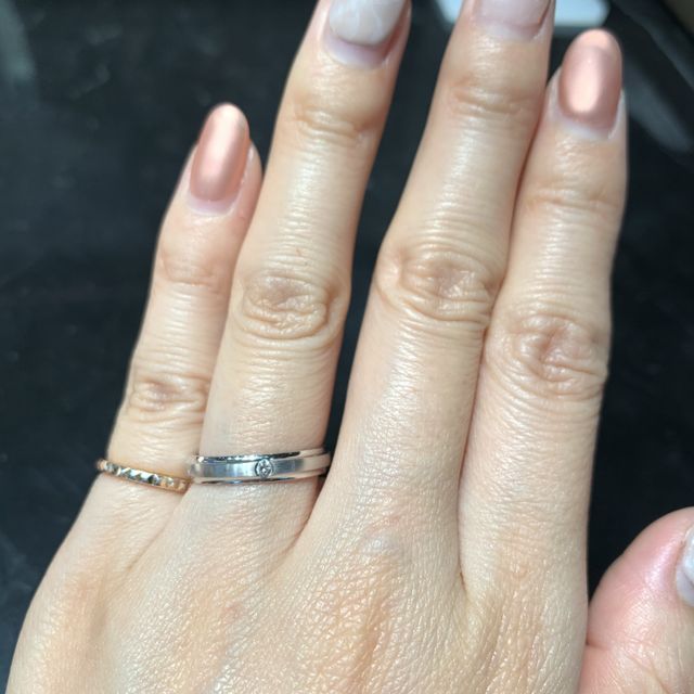 【CHRISTIAN BAUER(クリスチャンバウアー)の口コミ】 鍛造製法のため全体的に太めのデザイン。
指輪な製法には鍛造製法と鋳造製…