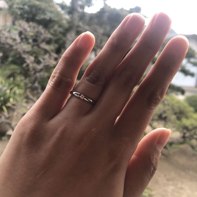 【銀座ダイヤモンドシライシの口コミ】 仕事中でもつけられるシンプルなデザインが気に入りました。シンプルです…