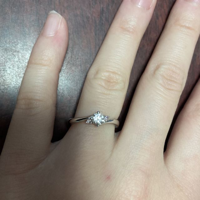 【アイプリモ(I-PRIMO)の口コミ】 デザインが繊細で他のジュエリーショップにはないデザインが多い。
色のつ…