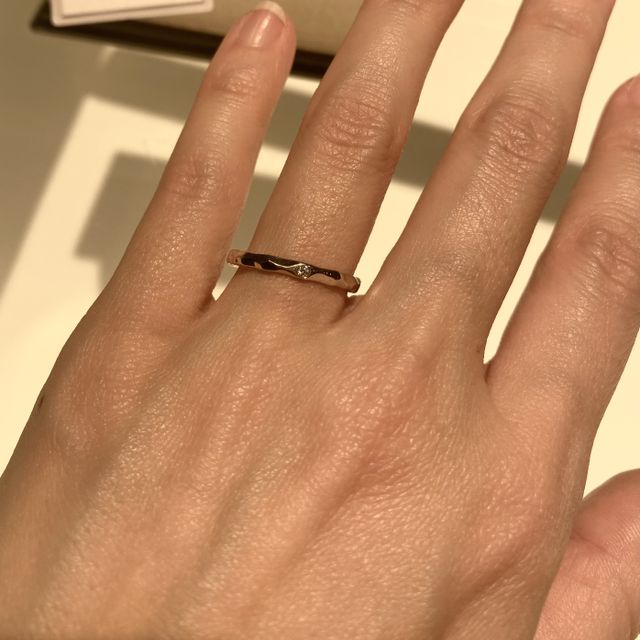 【ringram(リングラム)の口コミ】 細身のストレートの指輪です。イエローゴールドで、ダイヤモンドが一石し…