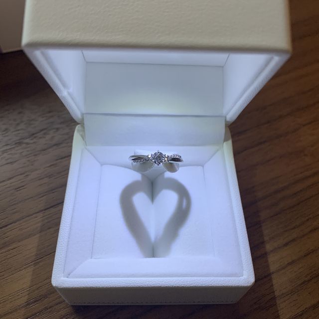 【STAR JEWELRY(スタージュエリー)の口コミ】 ネットで調べて、一目惚れをした婚約指輪を購入しました。
この指輪以外は…
