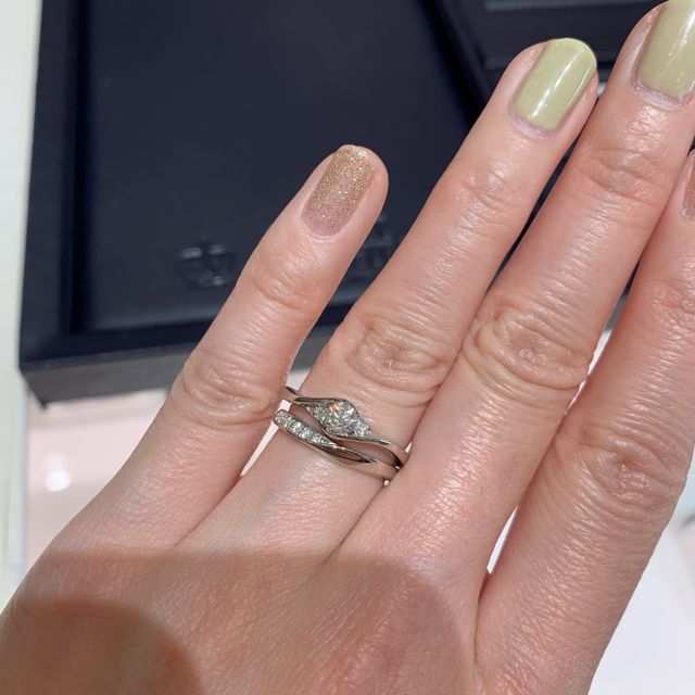 【ROYAL ASSCHER(ロイヤル・アッシャー)の口コミ】 デザインは、あまり人と被らないようなデザインで、気に入りました。ダイ…