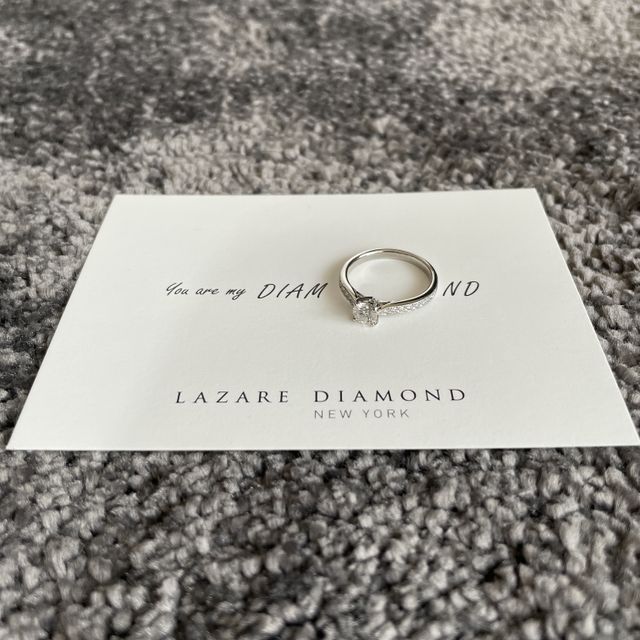 【ラザール ダイヤモンド(LAZARE DIAMOND)の口コミ】 少しごつごつしている自分の指を細長く見せてくれるスタイリッシュかつ洗…